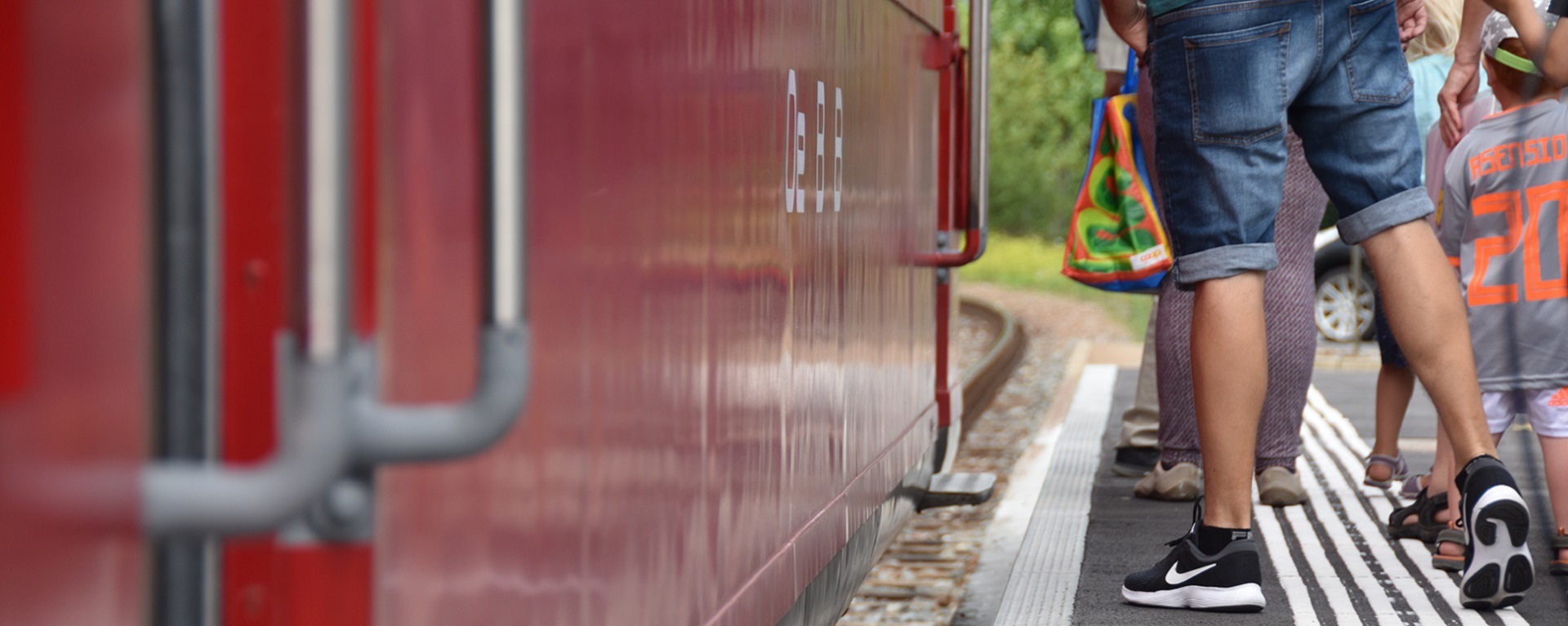 Triebwagen - Oensingen-Balsthal-Bahn AG