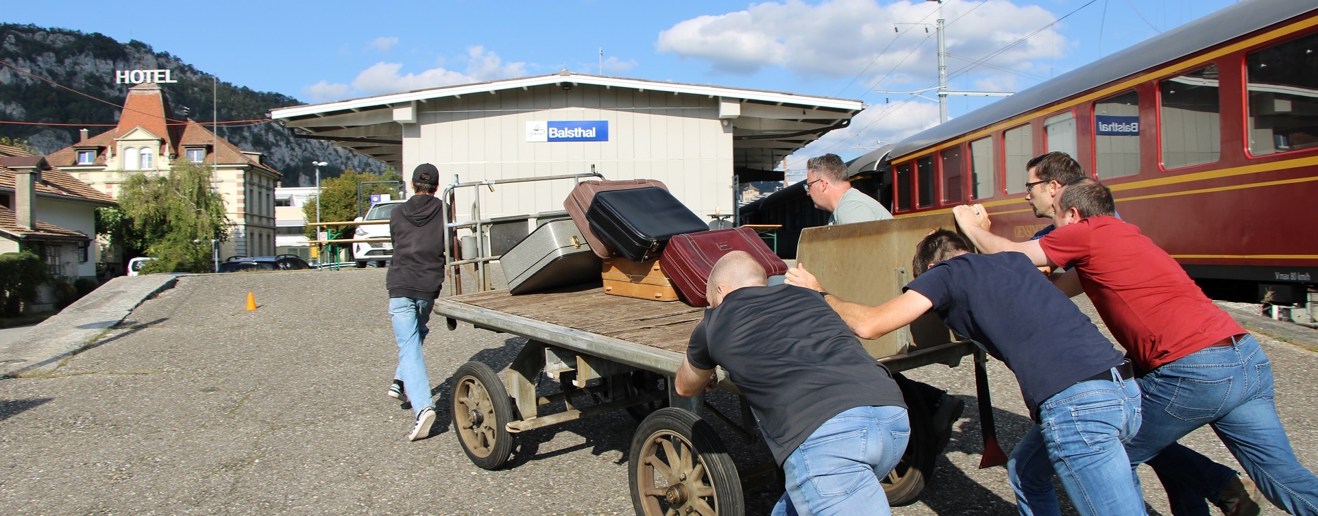 Erlebnisse rund um den Bahnhof - Oensingen-Balsthal-Bahn AG